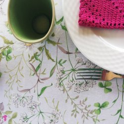 Rund tekstildug Sommereng med hvid bund og blomster - Elastik 60 cm - OUTLET