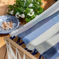 alisia er en vandafvisende h�ngek�je