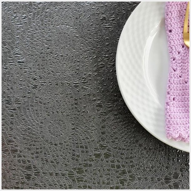 Voksdug Sort med Dr�ber 135 cm