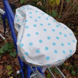 Cykelsadelovertr�k Margit Hvid med Turkis Prikker