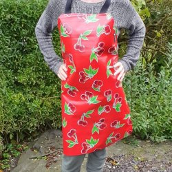 forklde i rd voksdug med kirsebr