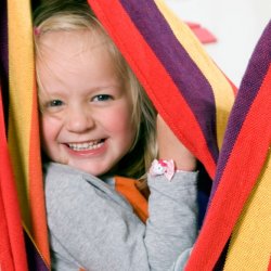 hyggelig og lkker komfort i den regnbuefarvet hngestol