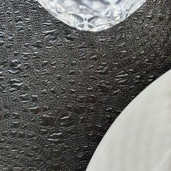 Voksdug Sort med Dr�ber 135 cm