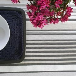 SortHvidGr Stribet Voksdug 140 cm