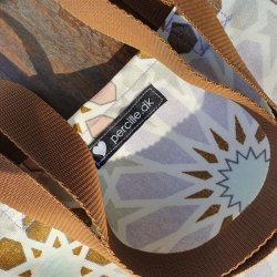 syet hos percille med brun hank