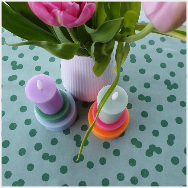 frisk gr�n voksdug med prikker 140 cm bred