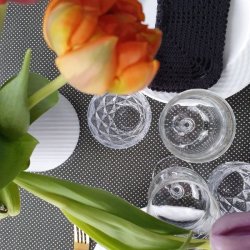 prikker p� den sorte voksdug fra percille