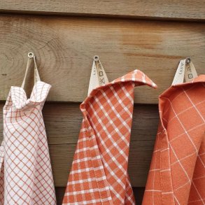 varme orange og rust nuancer i de smukke viskestykker