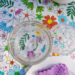 Rund voksdug med hvid bund og blomster - Elastik 60 cm - OUTLET