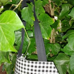 Forklde i voksdug med sorte og hvide tern