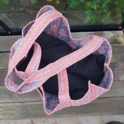 masser af plads i den rummelige quiltet taske