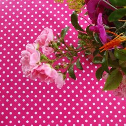 Pink med Prikker Voksdug 140 cm