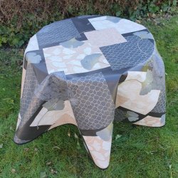 Rund voksdug �139 Sort med Ginko Blade og Abrikos Nuancer