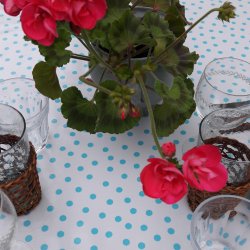 Lunares Voksdug med Hvid Bund og Turkis Prikker