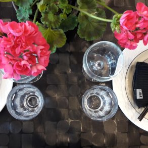 Sort voksdug med mnster