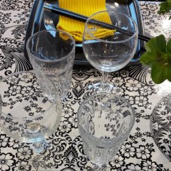  Paraiso Hvid Voksdug med sort mnster