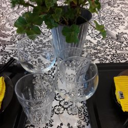  Paraiso Hvid Voksdug med sort mnster