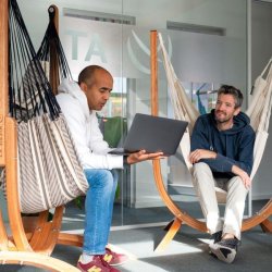 St med trstativ Udine og Hngestol Latte