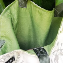 Taske i stof med grnne nuancer