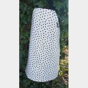 Forklde i hvid voksdug med sorte prikker