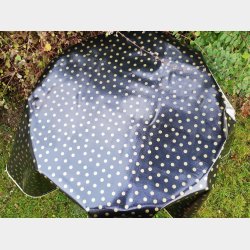 Rund voksdug 120 cm Sort med Guld Prikker