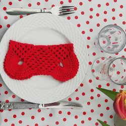 Lunares hvid voksdug med rde prikker