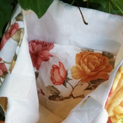 Taske Henrietta i hvidt skinnende stof