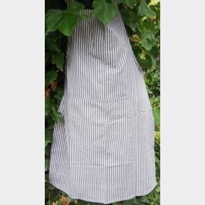 Forklde i stof med striber i mrk gr