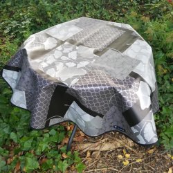 Slvfarvet og Sort Rund Voksdug 113 cm