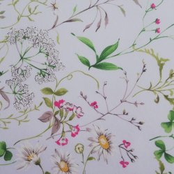 stoffet er fyldt med sommerblomster