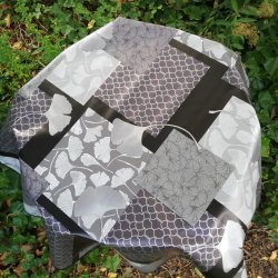 Slvfarvet og Sort Rund Voksdug 113 cm