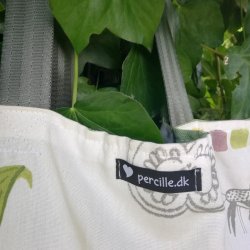 Taske i stof med grnne nuancer